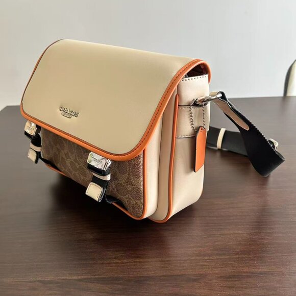 COACH Men's Monogram Racer Flap Messenger Bag, size 28 x 22.5 x 8 cm - Picture 3 of 9